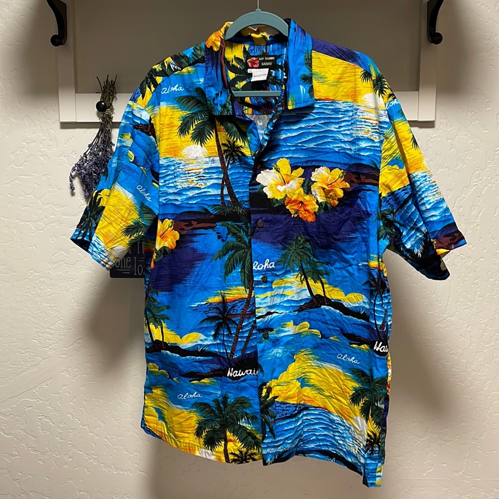 Ali’i Fashions Hawaiian shirt